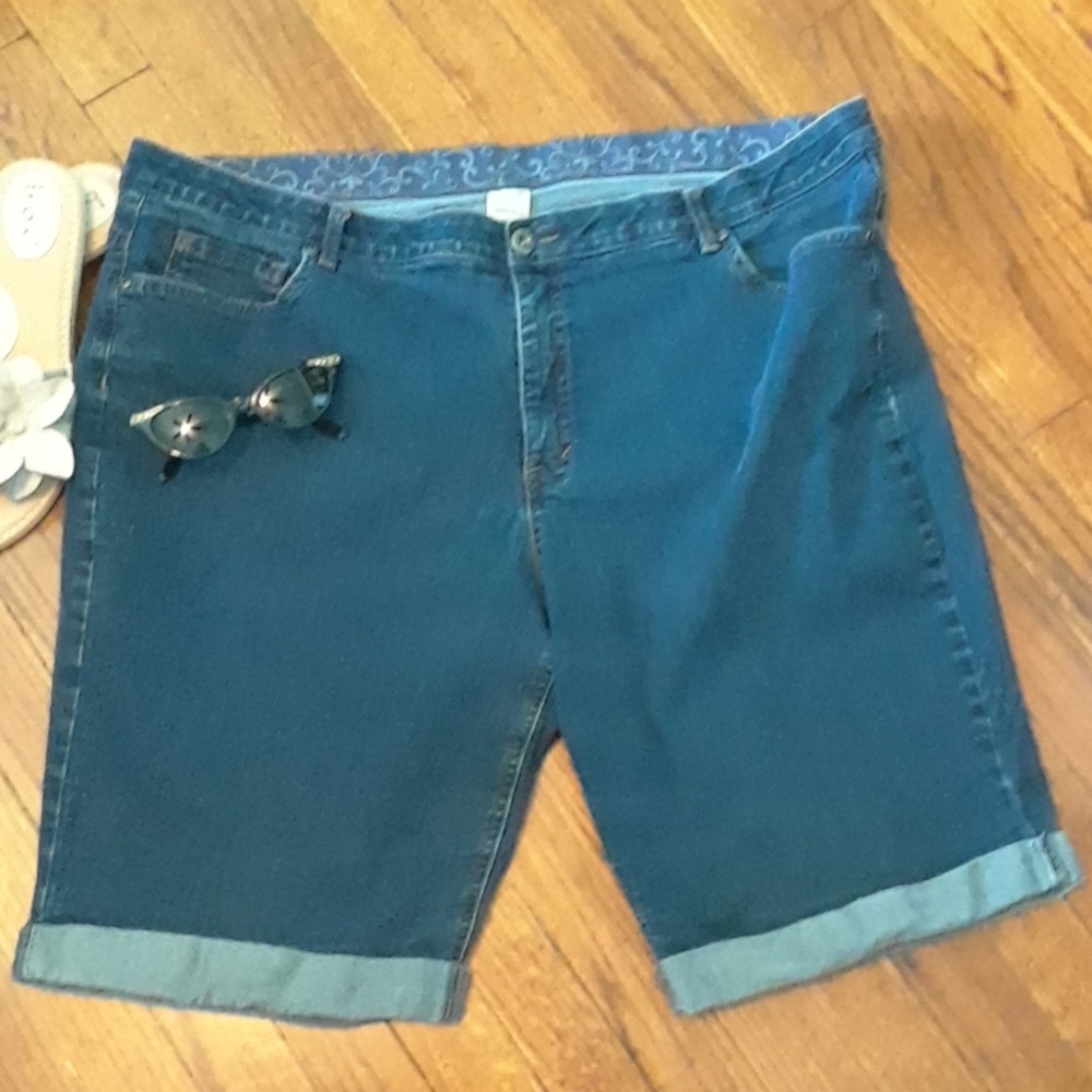Blue jean cuffed walking shorts 26w Faded Glory